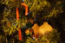 А хто взагалі придумав ялинку вбирати взагалі