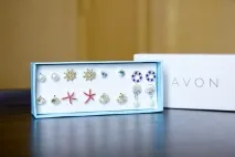 AVON включає літо! Бюджетні a Antonova літо