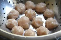 Фрикадельки з птиці (на пару) з картопляним пюре птиці