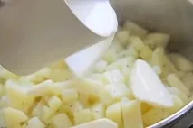 Фрикадельки з птиці (на пару) з картопляним пюре пюре