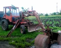 Грейферний навантажувач Т-16 у сільському господарстві навантажувач