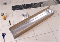 Саморобний стрипбокс із картонної коробки стрипбокс