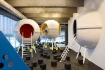 Ігри для дорослих як музей Гаража перетворив усіх відвідувачів на дітей музей