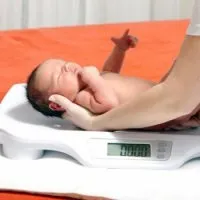 Яка вага дитини після пологів вважається нормальною вага