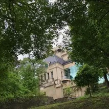 Максим Галкін показав свій замок та володіння показав