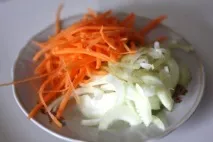Капуста, тушкована з буряком тушкована