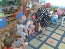 Конструкт заняття з аплікації в середній групі «Смугастий килимок для кішечки» заняття