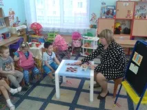 Конструкт заняття з аплікації в середній групі «Смугастий килимок для кішечки» заняття