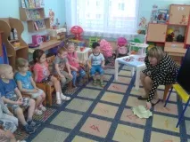 Конструкт заняття з аплікації в середній групі «Смугастий килимок для кішечки» аплікації