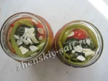 червоний