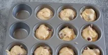 Маффіни з вишнею (шоколадні, сирні). вишнею