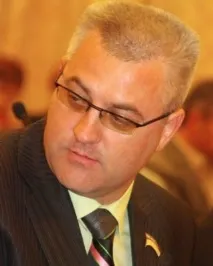 Чоловіча стрижка майданчик стрижка