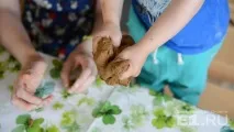 Наукове шоу на кухні ліпимо сніговика і перетворюємо його на піну разом із багатодітною мамою з Ботаніки кухні