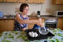 Наукове шоу на кухні ліпимо сніговика і перетворюємо його на піну разом із багатодітною мамою з Ботаніки ліпимо