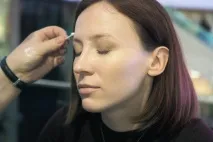 Оформлення брів у броу-барі - Л - Етуаль тест-драйв та розіграш, Beauty Insider броу-барі