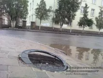 Відкриті люки – смертельнанебезпека під ногами ужгородців (ФОТОФАКТ) смертельнанебезпека