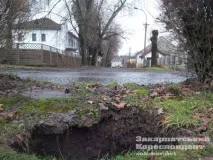 Відкриті люки – смертельнанебезпека під ногами ужгородців (ФОТОФАКТ) відкриті