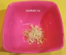М’ясо по-французьки з помідорами в духовці. помідорами