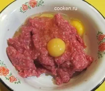 М’ясо по-французьки з помідорами в духовці. фаршу