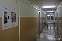 Замість непрацюючої розетки - телефон, або Як живеться студентам у мінських гуртожитках замість