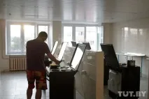 Замість непрацюючої розетки - телефон, або Як живеться студентам у мінських гуртожитках телефон