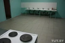 Замість непрацюючої розетки - телефон, або Як живеться студентам у мінських гуртожитках замість