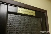 Замість непрацюючої розетки - телефон, або Як живеться студентам у мінських гуртожитках непрацюючої