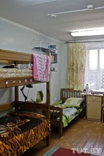 Замість непрацюючої розетки - телефон, або Як живеться студентам у мінських гуртожитках розетки