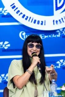 Я така сама, як і Мері Поппінс — добра, але строга сама