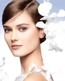 Новинка Chanel сироватка Le Blanc для сяйва шкіри проти пігментних плям сироватка