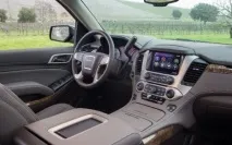Огляд американського позашляховика GMC Yukon Denali 2015 з фото екстер’єру, інтер’єру, докладними. 2015