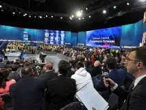 хвилює