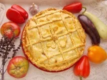Овочевий пиріг з баклажанами, кабачками, перцем та помідорами кабачками