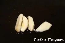 Паста вершкова або макакрони у вершках з червоною рибою (лососем, сьомгою, фореллю) та креветками паста
