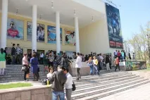 Бішкек В’їзд у кінотеатр «Манас» відкрили після прохань кінематографістів, Новини Киргизстану кінотеатр
