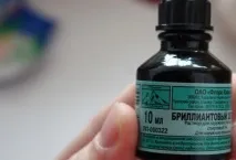 Чим змити зеленку зі шкіри рук, тіла, обличчя та волосся, а також з підлоги та дверей обличчя