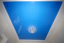 Кольорові натяжні стелю. натяжні