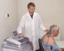 може