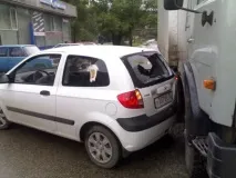 Подряпана машина на парковці правила стоянки, дії, пошкодження, рішення машина