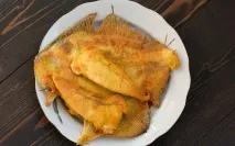 Як приготувати камбалу смачно на сковороді. приготувати