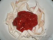 Кальмари зі спагетті. кальмари