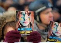 Хто і навіщо тягне школярів на мітинги Навального (Суддя Сухов) навіщо