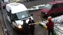 Лефортівські чиновники ламають дворові шлагбауми шлагбаум