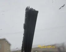 Стрибають і скриплять двірники скриплять