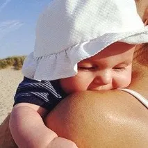 Чи треба давати воду новонародженим дітям при грудному та штучному вигодовуванні воду