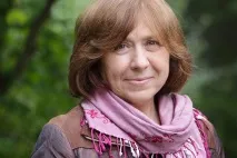 Минуле весь час не позаду, а попереду нас» письменник Світлана Алексійович про «червону людину», позаду