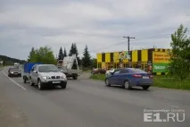 Репортаж зі службової Audi як Дьомін звітує підлеглих і бореться за світлофор Челябінською службової