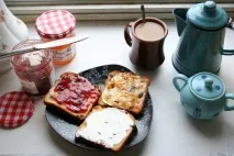 Скільки калорій у чаї (чорному та зеленому) з цукром та без цукру чорному