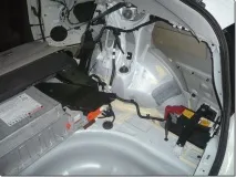 Шумоізоляція та заміна музики в Toyota Prius ZVW30, Автомобільний настановний центр музики