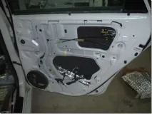 Шумоізоляція та заміна музики в Toyota Prius ZVW30, Автомобільний настановний центр музики